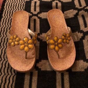 Kenneth Cole Reaction thong sandals.